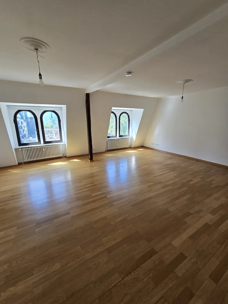 2 Zimmer Wohnung mit 110 m² in Frankfurt am Main – Bild 11