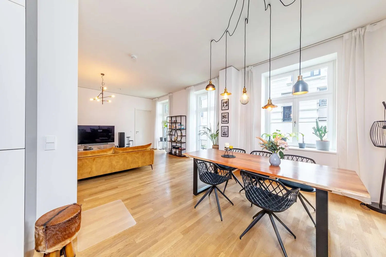 2 Zimmer Wohnung mit 105 m² in Hamburg – Bild 1