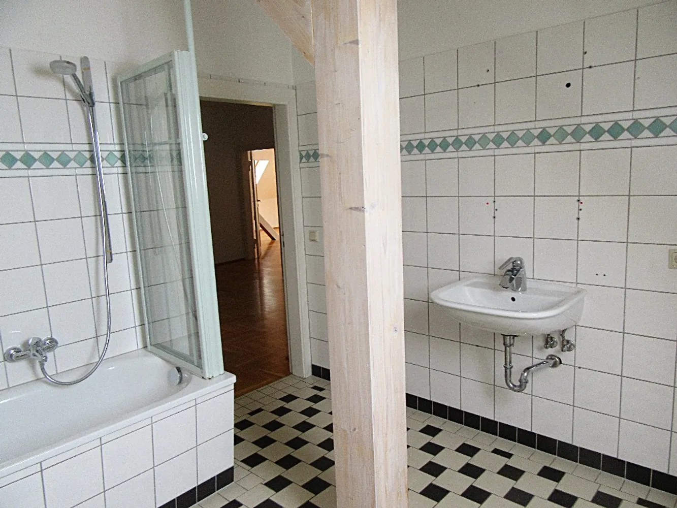 4 Zimmer Wohnung mit 100 m² in Sangerhausen – Bild 1