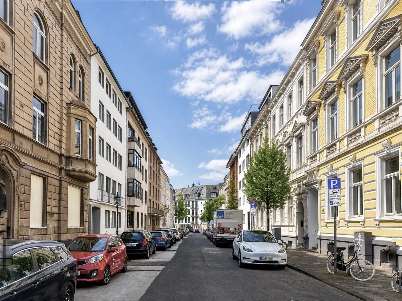 6 Zimmer Wohnung mit 245 m² in Düsseldorf – Bild 1