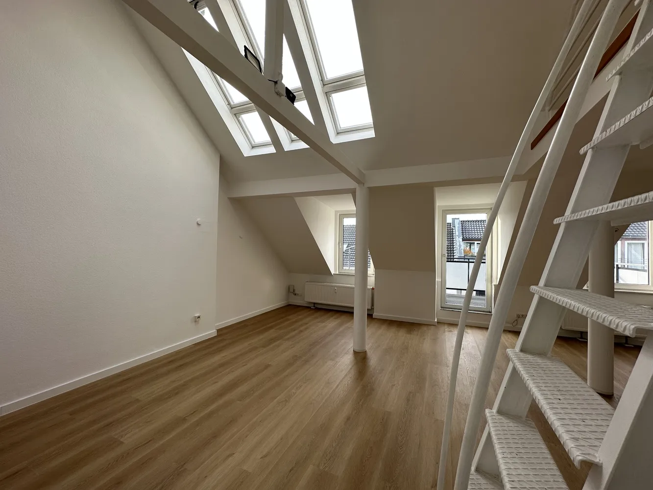 3 Zimmer Wohnung mit 91 m² in Düsseldorf – Bild 3