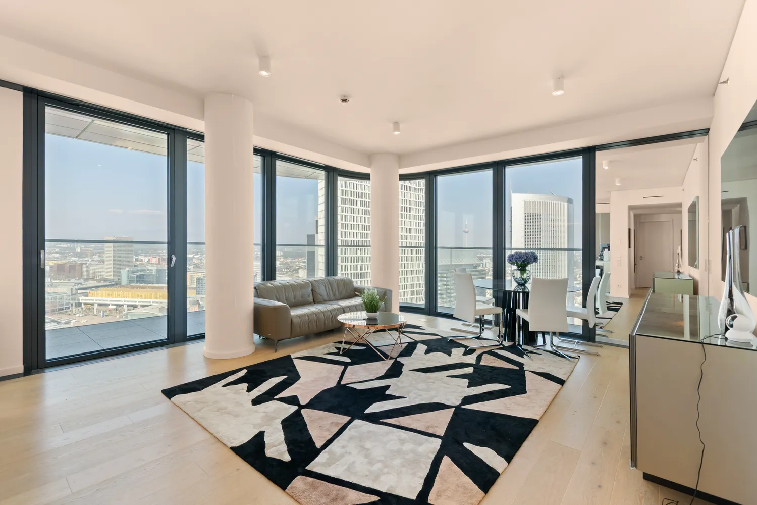 4 room apartment with 108 m² in Frankfurt am Main – Photo 1