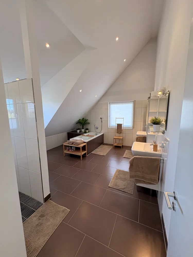 5 Zimmer Wohnung mit 175 m² in Reutlingen – Bild 1