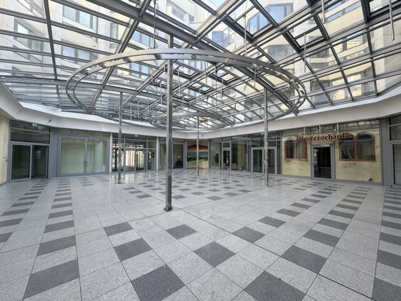 8 Zimmer Wohnung mit 250 m² in Wiesbaden – Bild 3