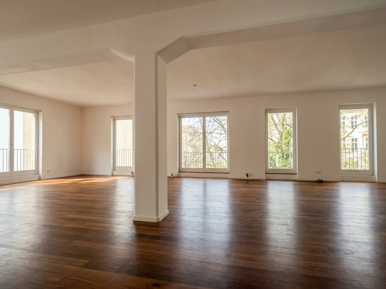 2 Zimmer Wohnung mit 230 m² in Berlin – Bild 4