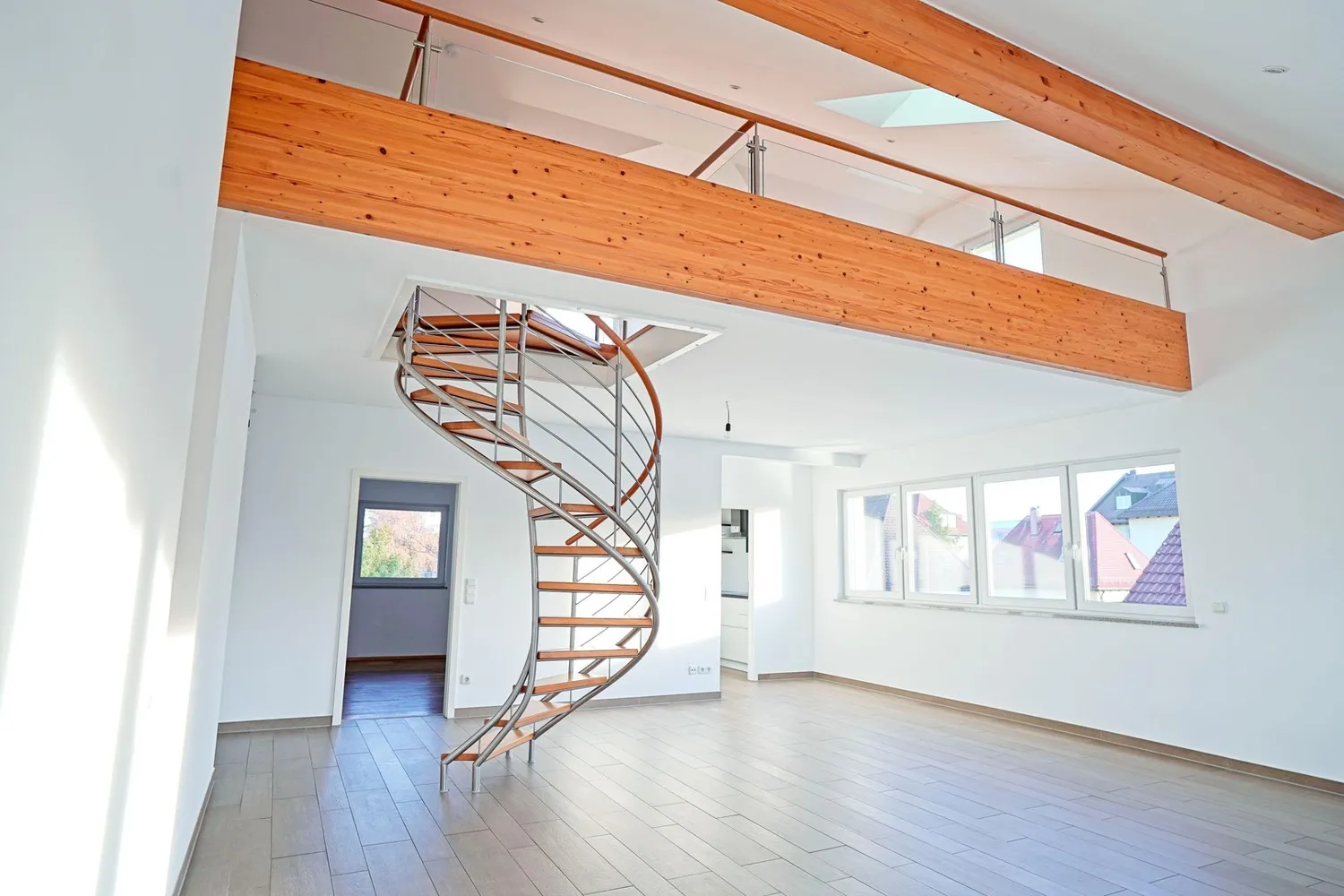 4 Zimmer Wohnung mit 147 m² in München – Bild 1