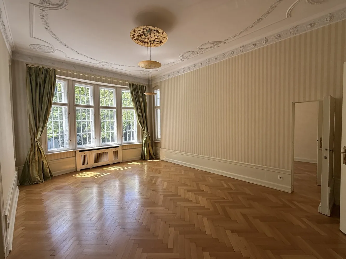 5 Zimmer Wohnung mit 201 m² in Berlin – Bild 3