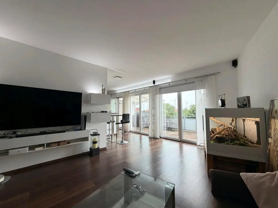 2 Zimmer Wohnung mit 74 m² in Hamburg – Bild 2