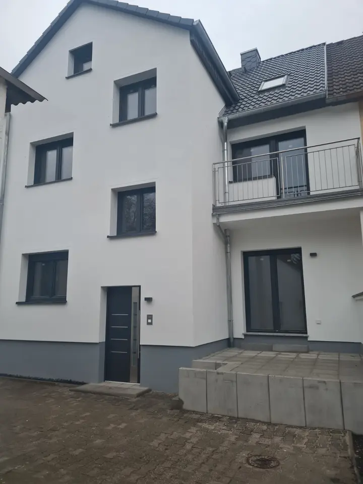 12 Zimmer Haus mit 210 m² in Frankfurt am Main – Bild 1