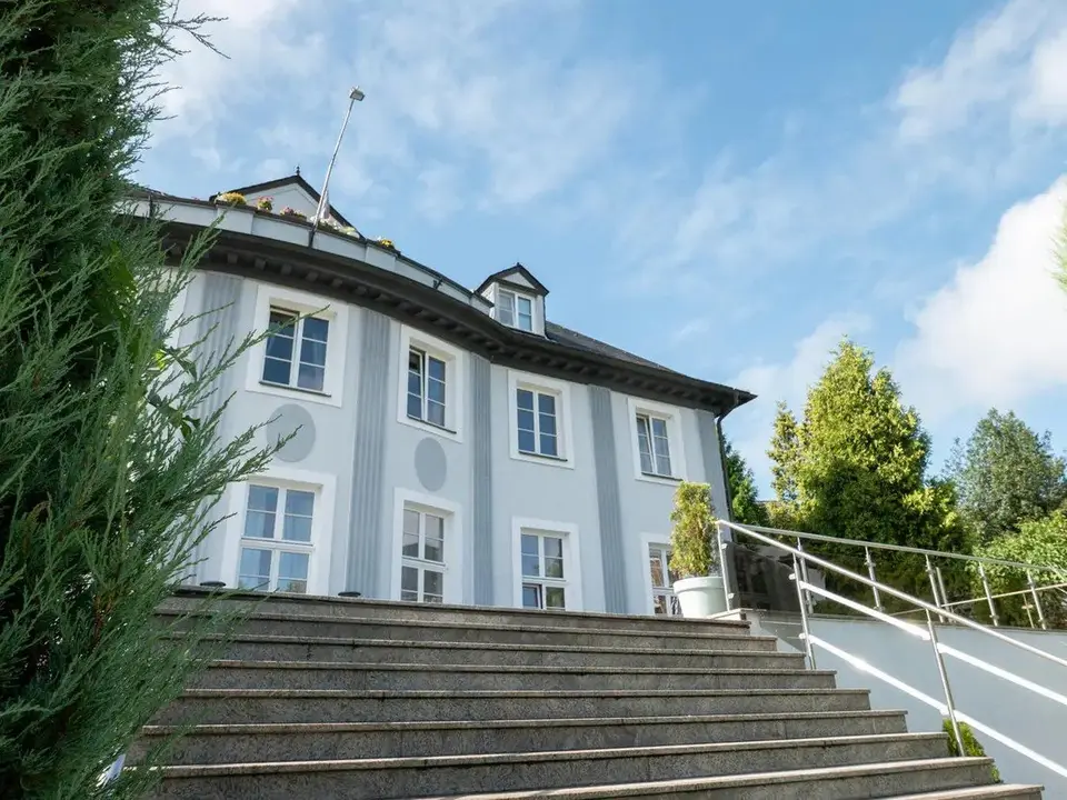 6 Zimmer Wohnung mit 350 m² in Iserlohn – Bild 2