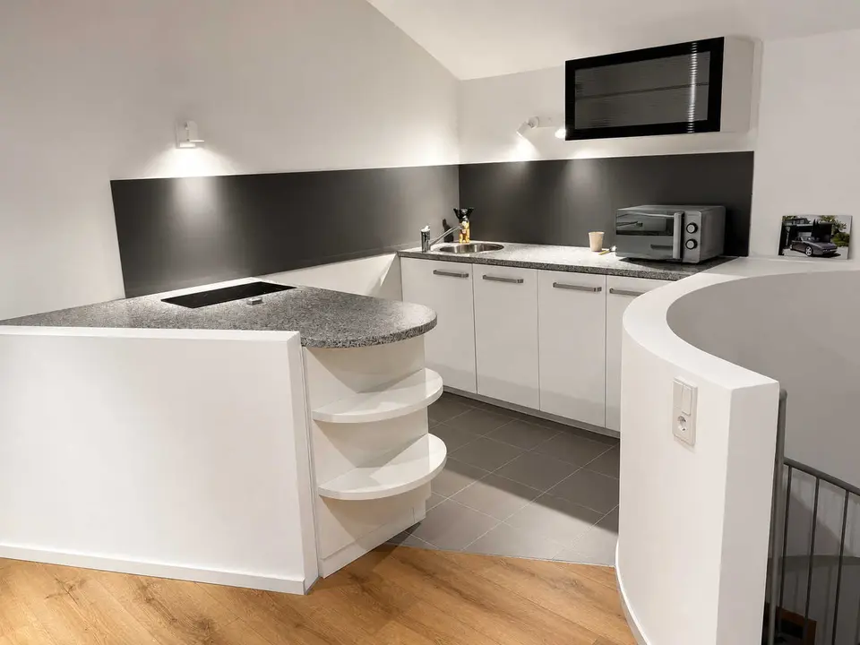 2 Zimmer Wohnung mit 130 m² in Kassel – Bild 1