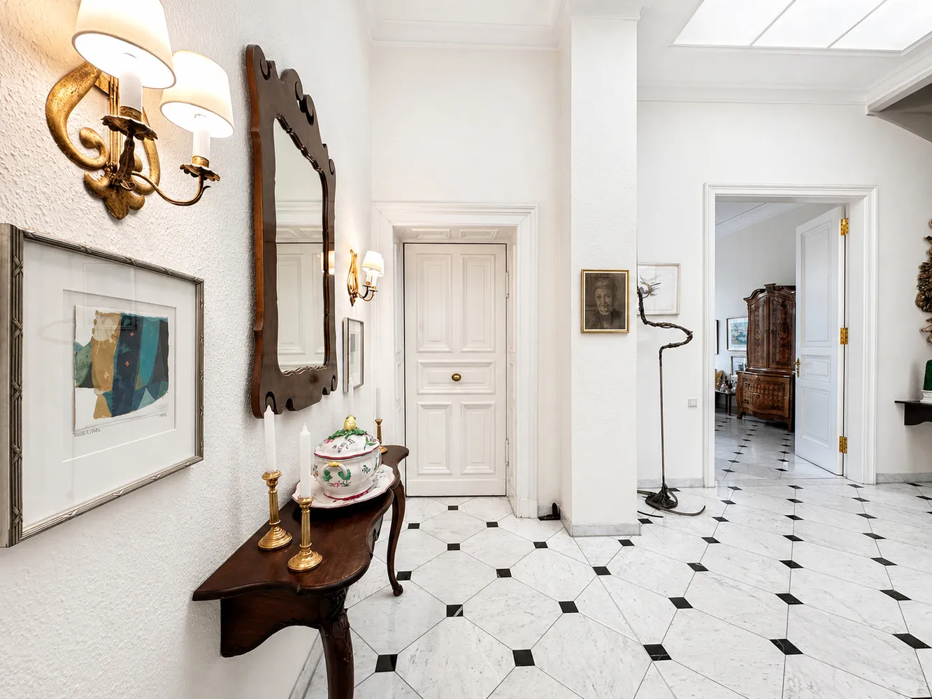 6 Zimmer Wohnung mit 245 m² in Düsseldorf – Bild 3
