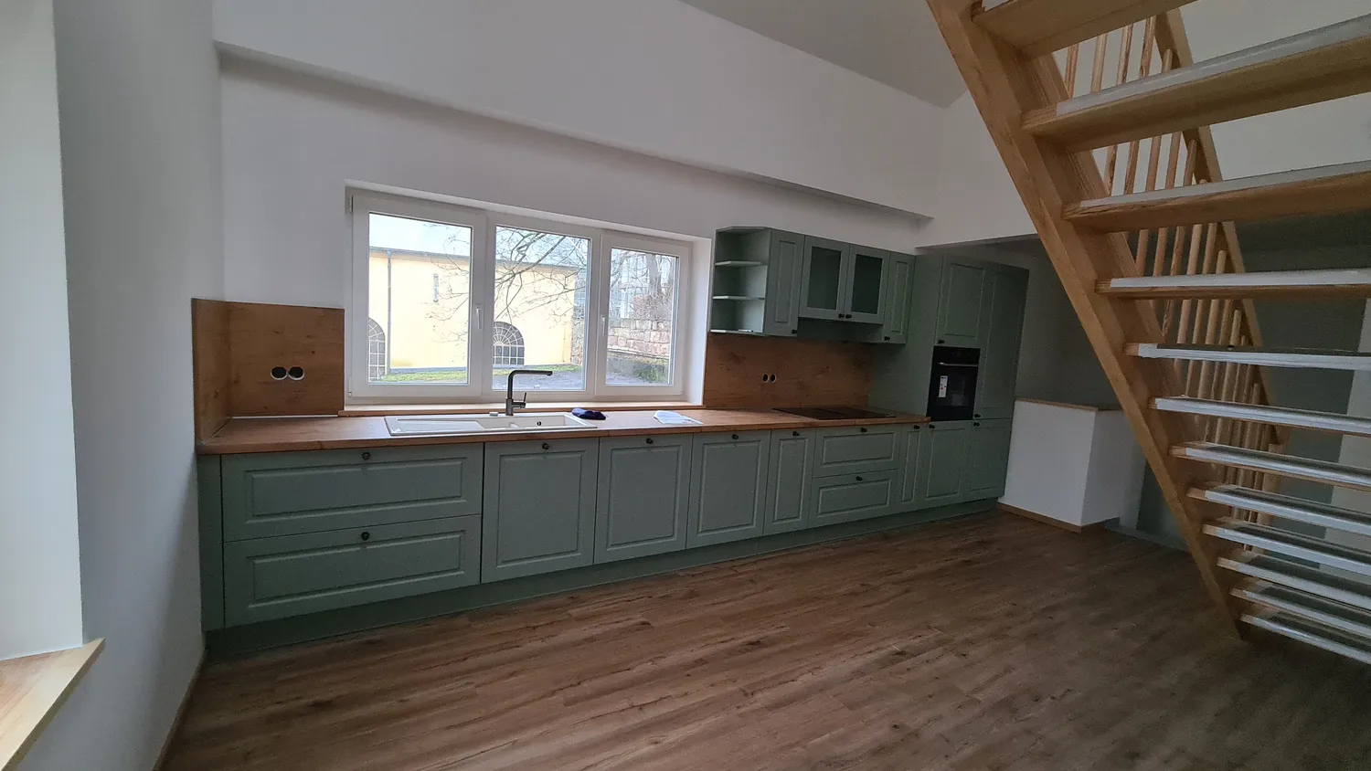 5 Zimmer Wohnung mit 180 m² in Chemnitz – Bild 1