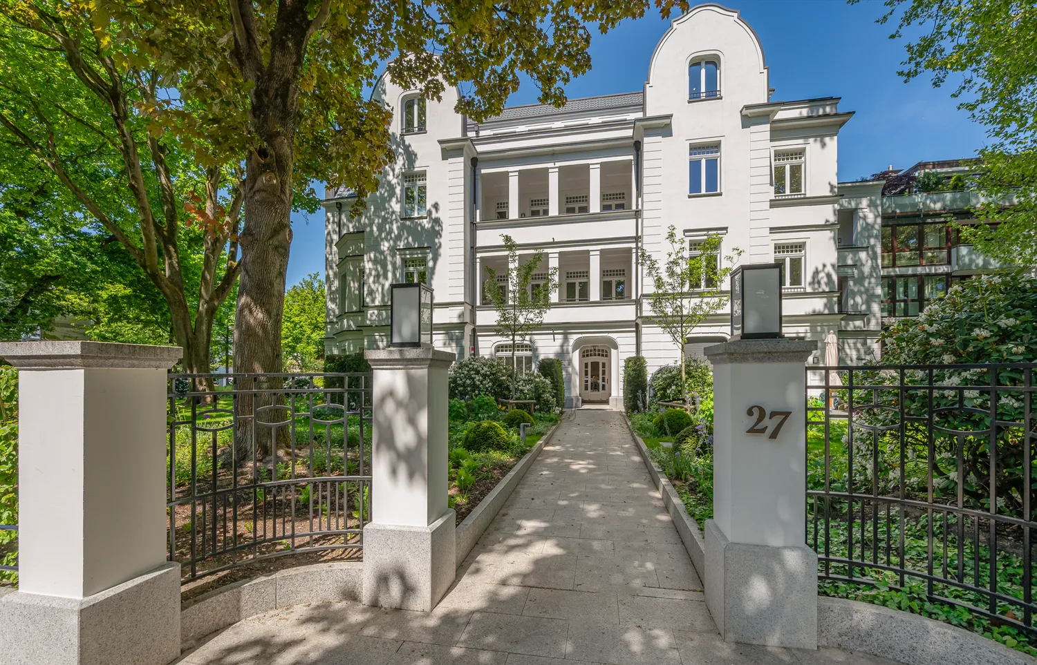 6 Zimmer Wohnung mit 287 m² in Hamburg – Bild 1