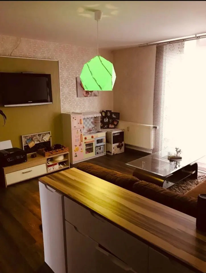 7 Zimmer Wohnung mit 150 m² in Weißenfels – Bild 1