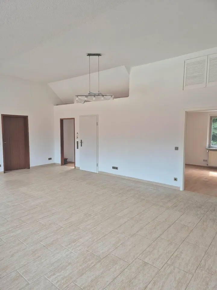 4 Zimmer Wohnung mit 100 m² in Saarbrücken – Bild 1