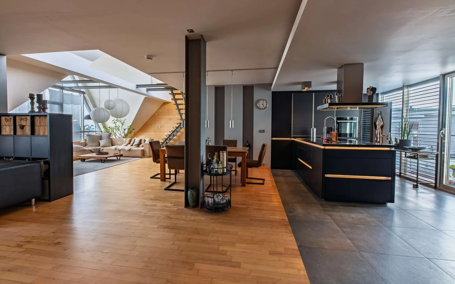 2 Zimmer Wohnung mit 185 m² in Berlin – Bild 3