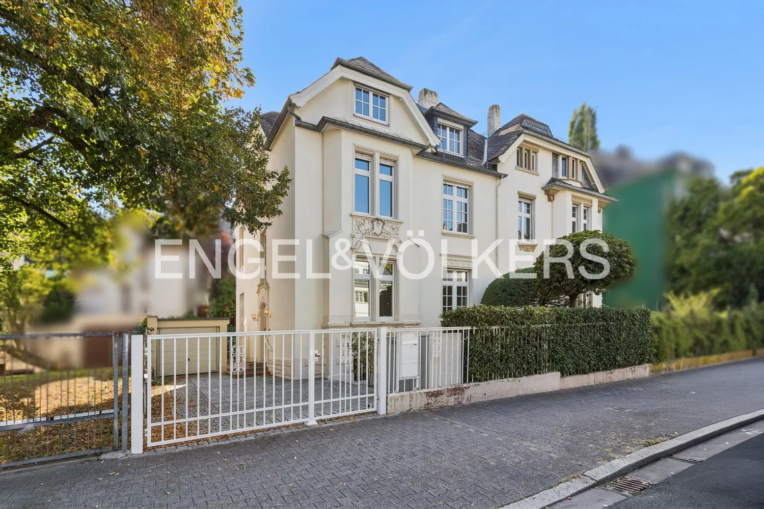 9 Zimmer Haus mit 236 m² in Frankfurt am Main – Bild 3