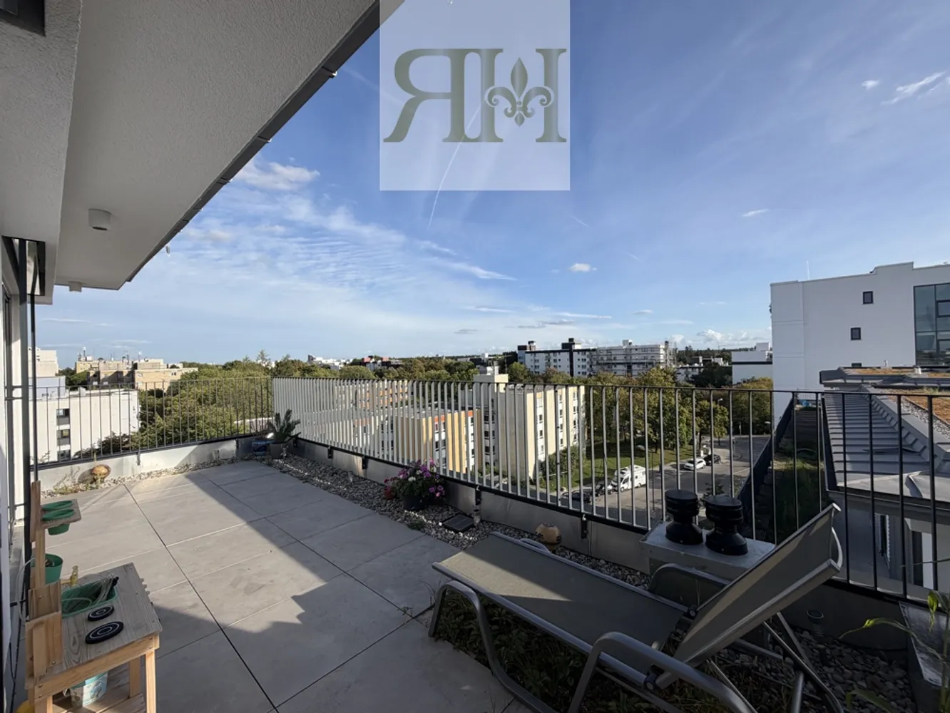 4 Zimmer Wohnung mit 144 m² in München – Bild 1