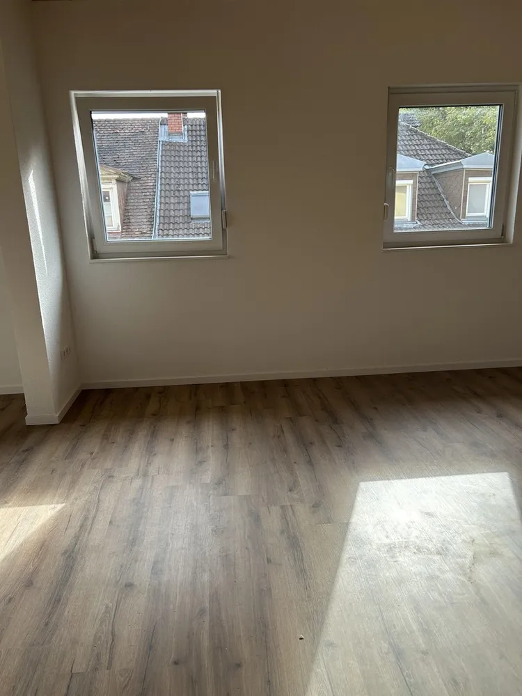 4 Zimmer Wohnung mit 102 m² in Karlsruhe – Bild 2