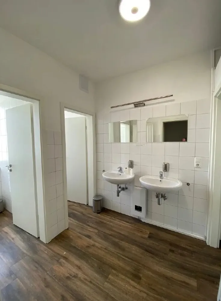 8 Zimmer Wohnung mit 220 m² in Nürnberg – Bild 2