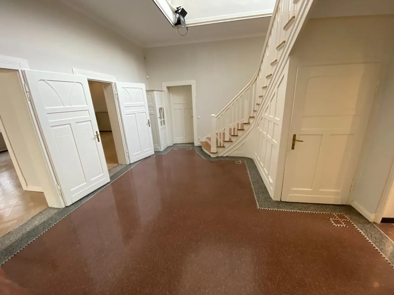 6 Zimmer Wohnung mit 316 m² in Hannover – Bild 4