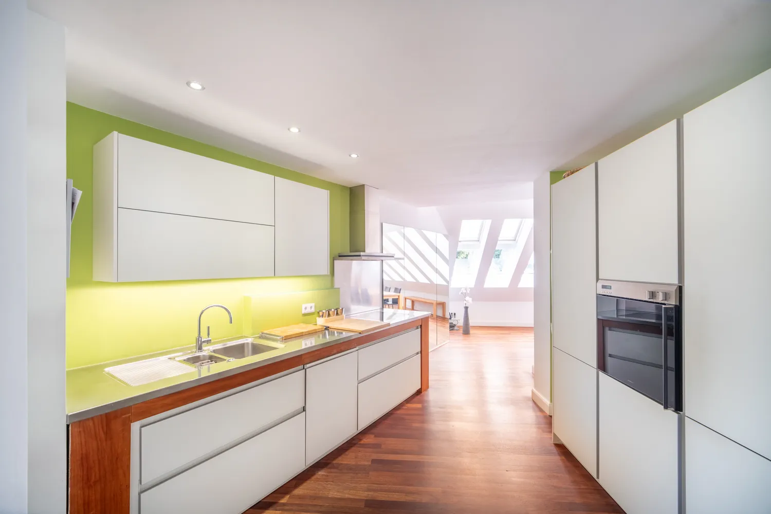 4 Zimmer Wohnung mit 192 m² in München – Bild 2