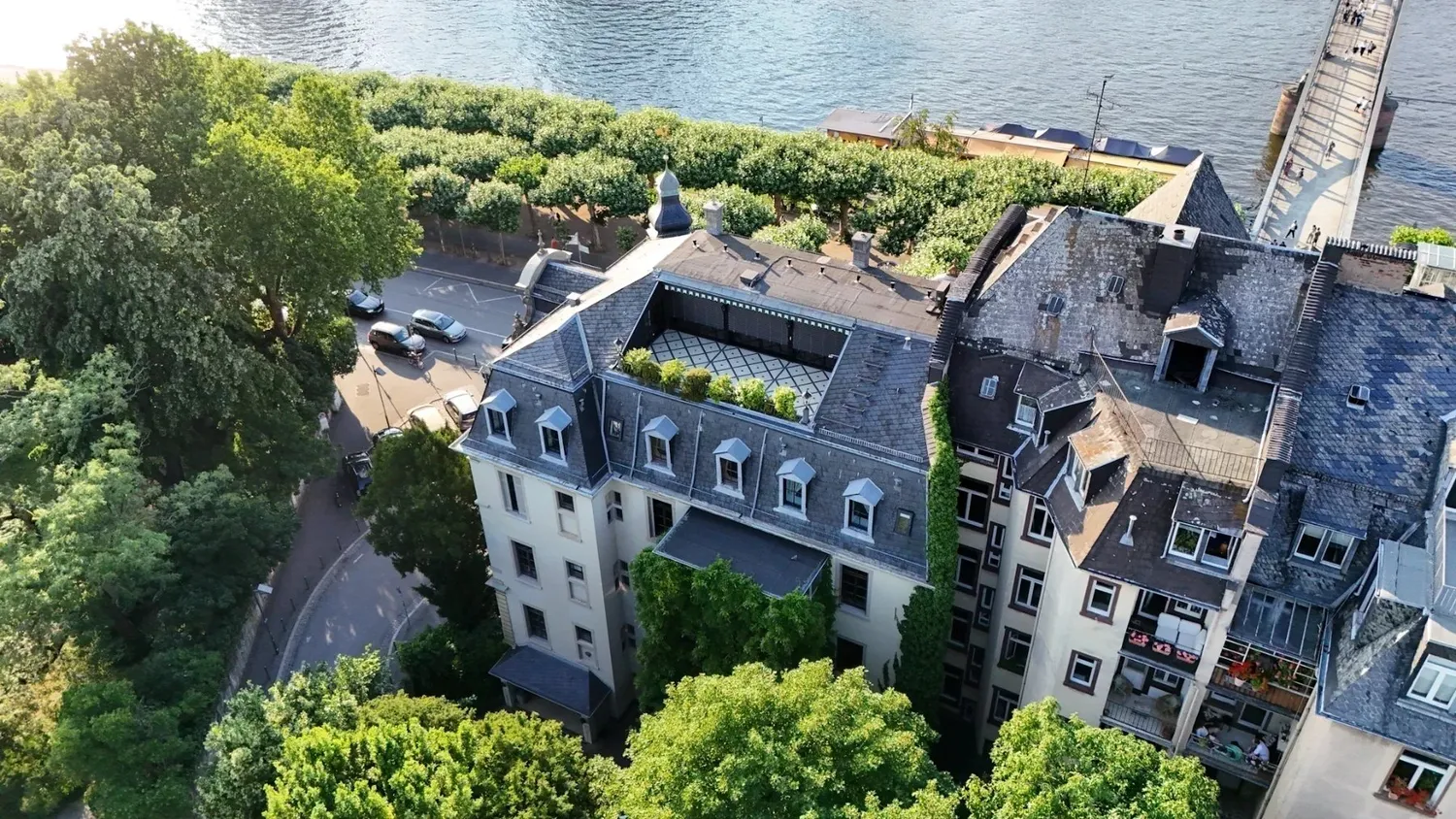 7 Zimmer Wohnung mit 347 m² in Frankfurt am Main – Bild 2