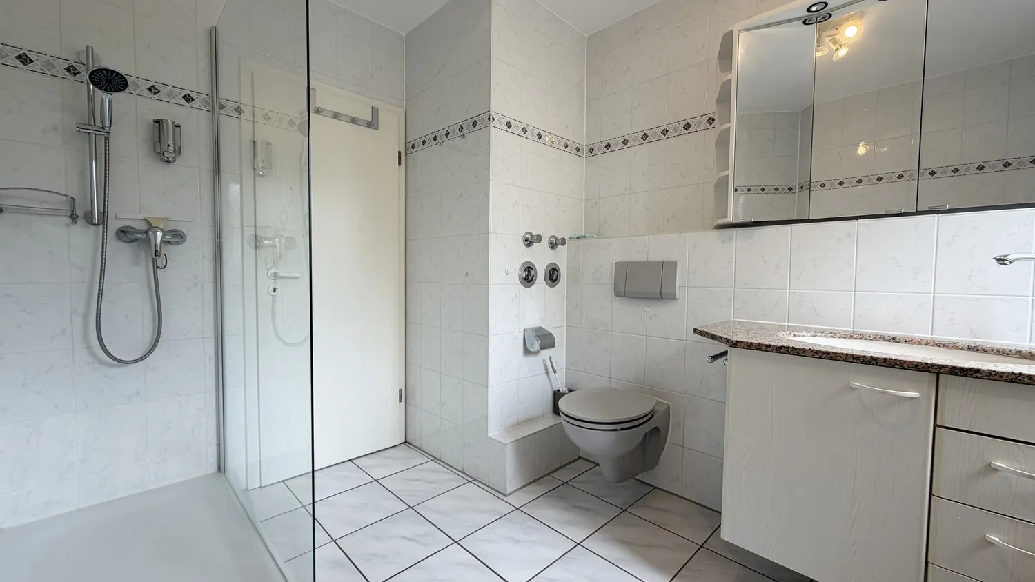 3 room apartment with 91 m² in Düsseldorf – Photo 3