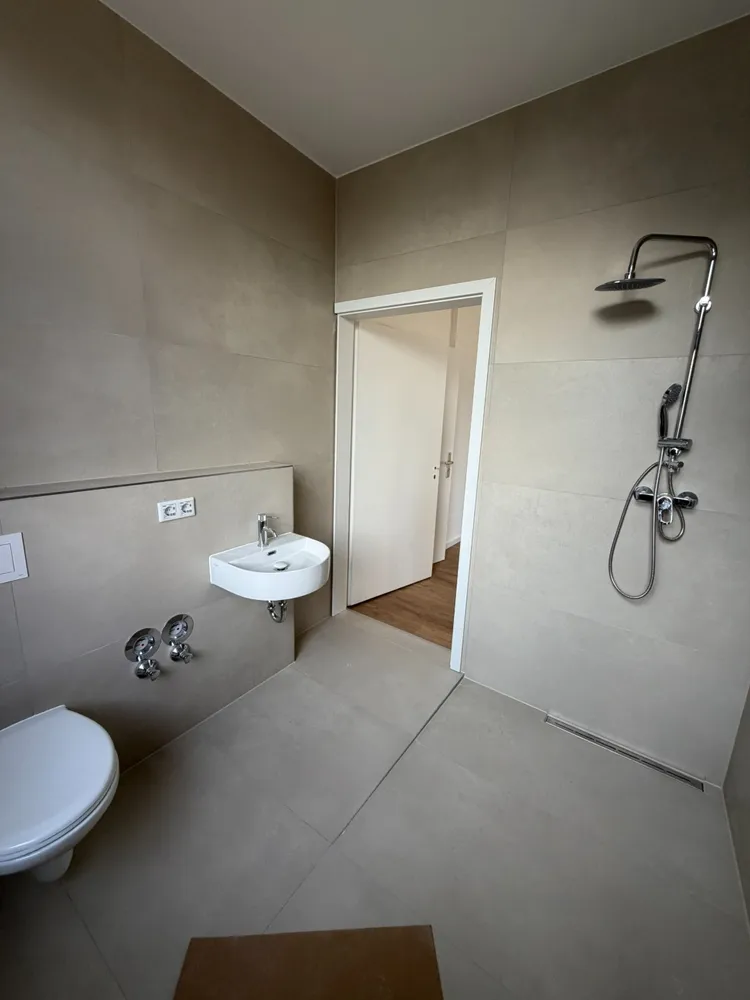 3 Zimmer Wohnung mit 102 m² in Köln – Bild 2
