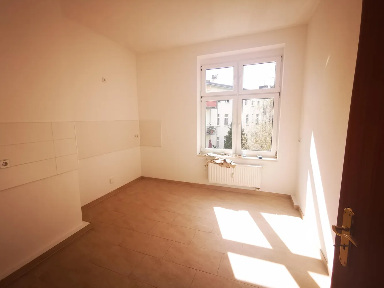 4 Zimmer Wohnung mit 105 m² in Magdeburg – Bild 2