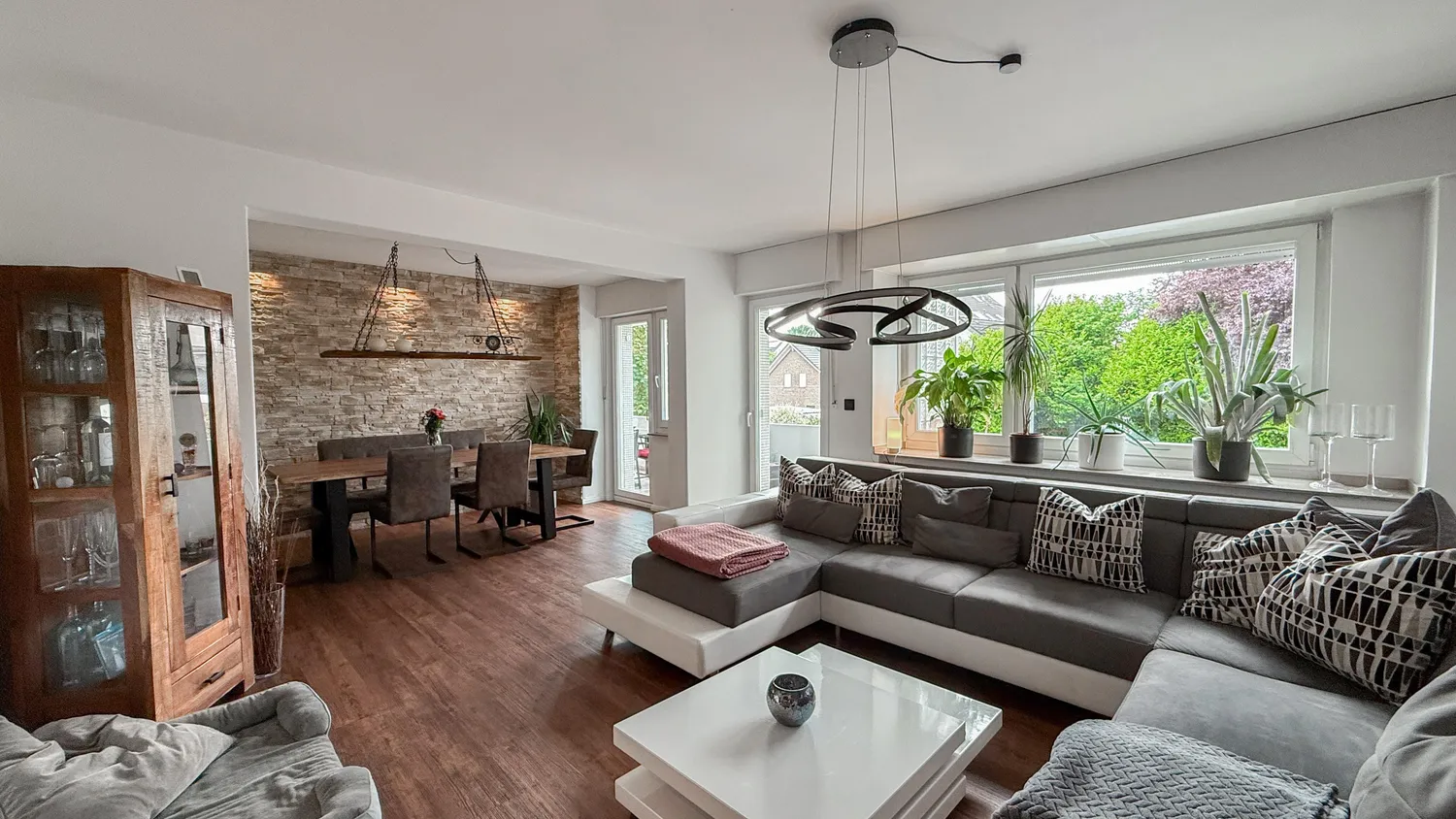 5 Zimmer Wohnung mit 144 m² in Essen – Bild 1