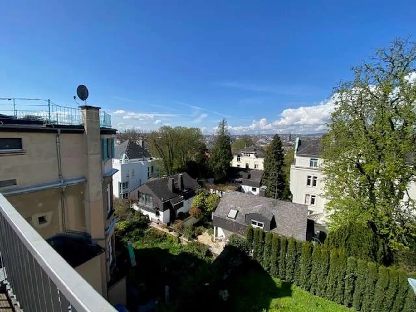5 Zimmer Wohnung mit 201 m² in Wiesbaden – Bild 2