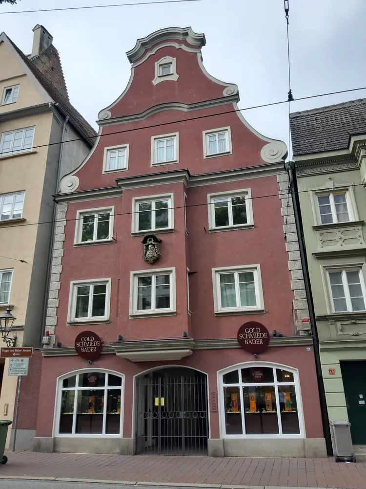 4 Zimmer Wohnung mit 117 m² in Augsburg – Bild 1