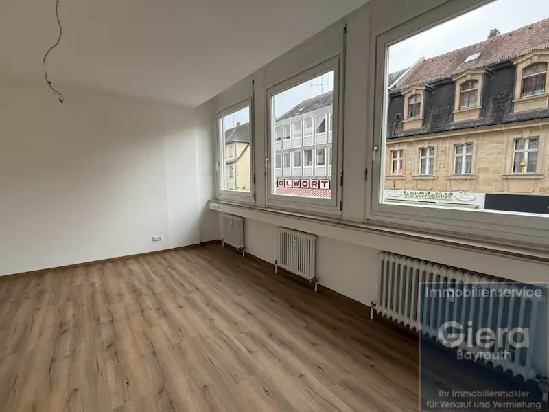 8 Zimmer Wohnung mit 18 m² in Bayreuth – Bild 1