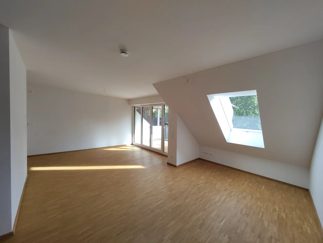 2 Zimmer Wohnung mit 87 m² in München – Bild 2