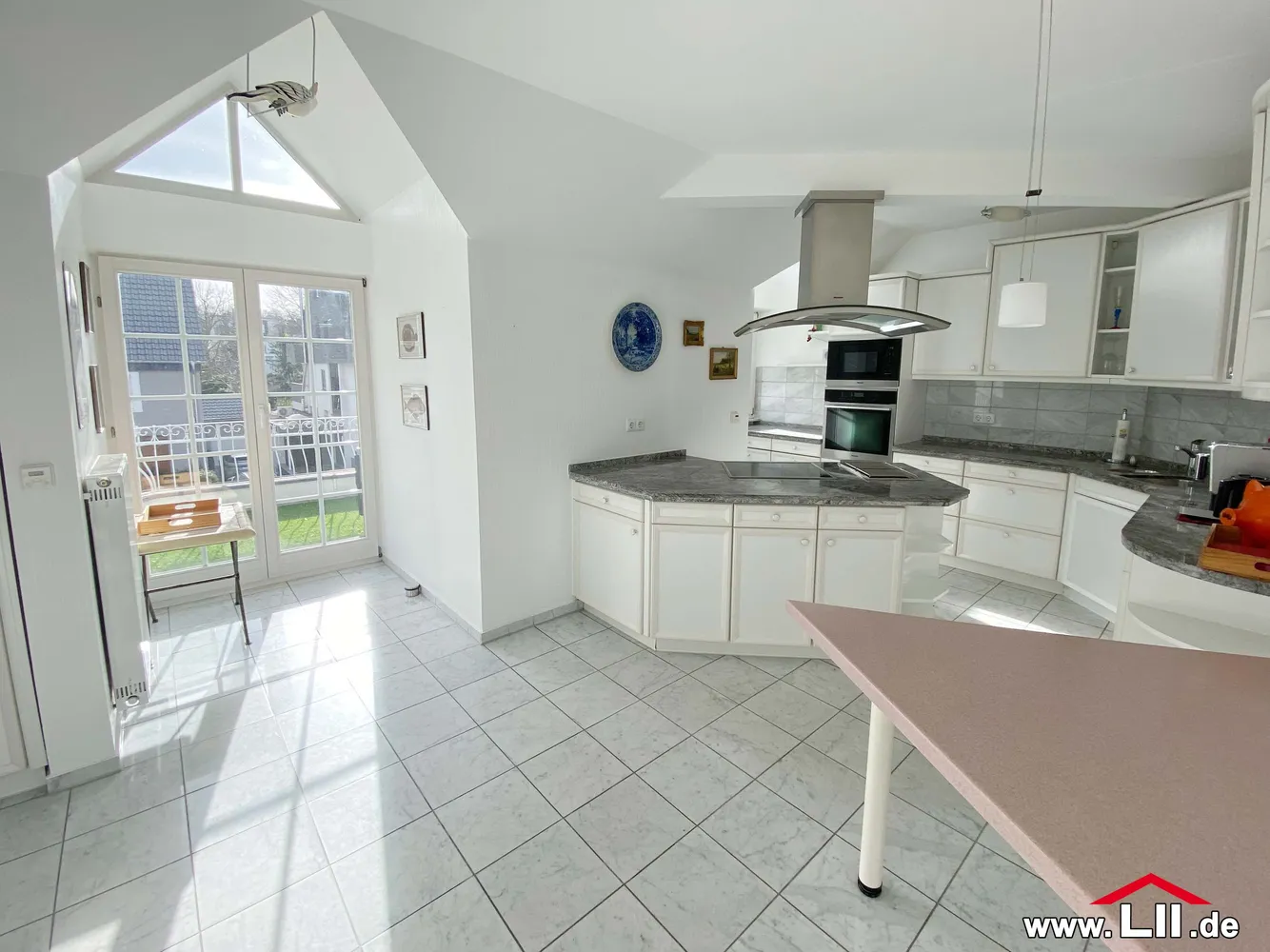 4 Zimmer Wohnung mit 191 m² in Frankfurt am Main – Bild 3
