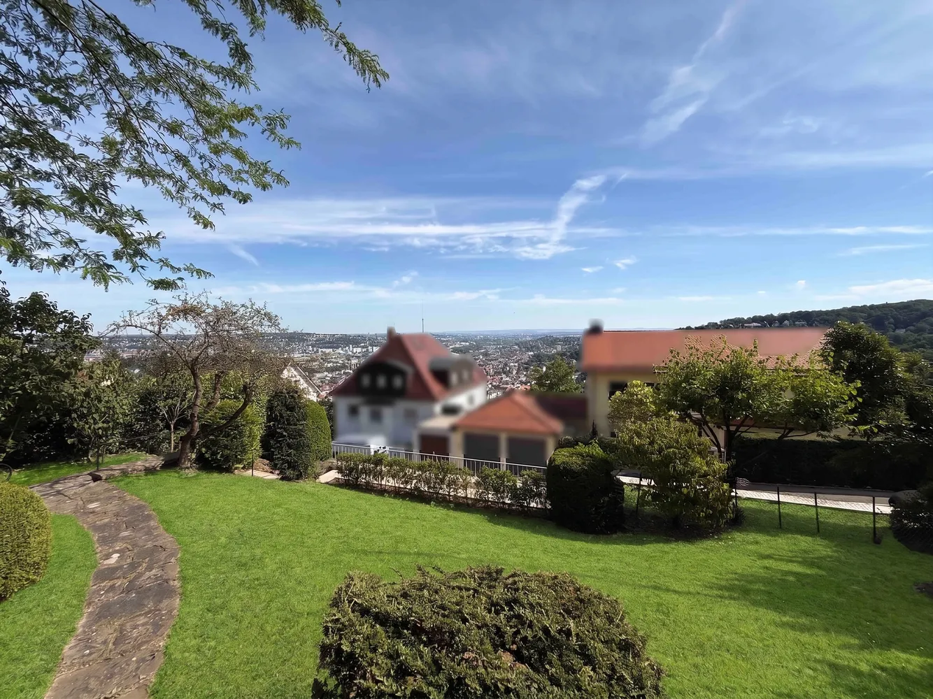 8 Zimmer Haus mit 290 m² in Stuttgart – Bild 1