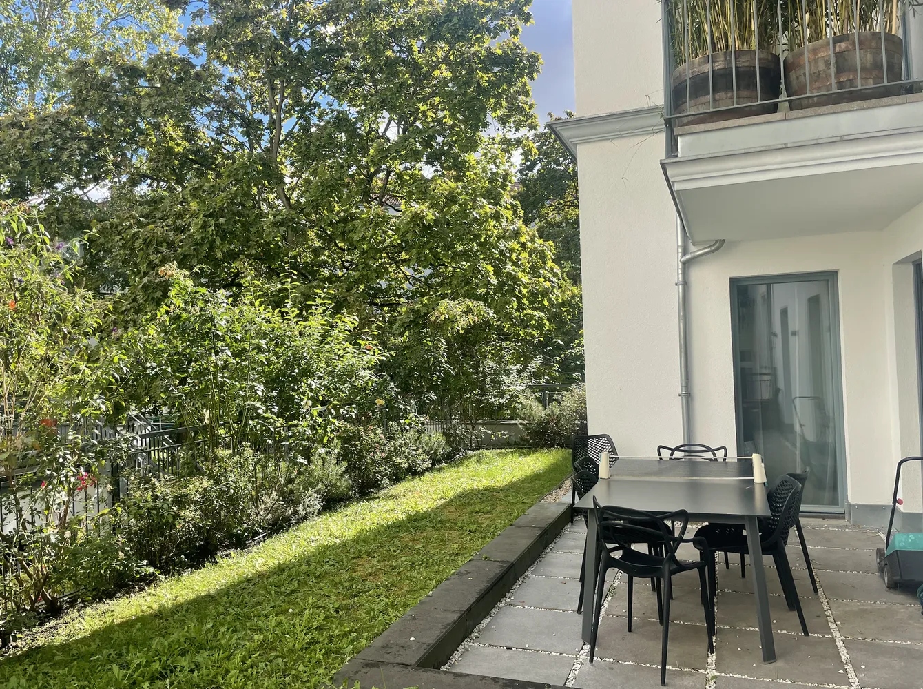 4 Zimmer Wohnung mit 130 m² in Berlin – Bild 1