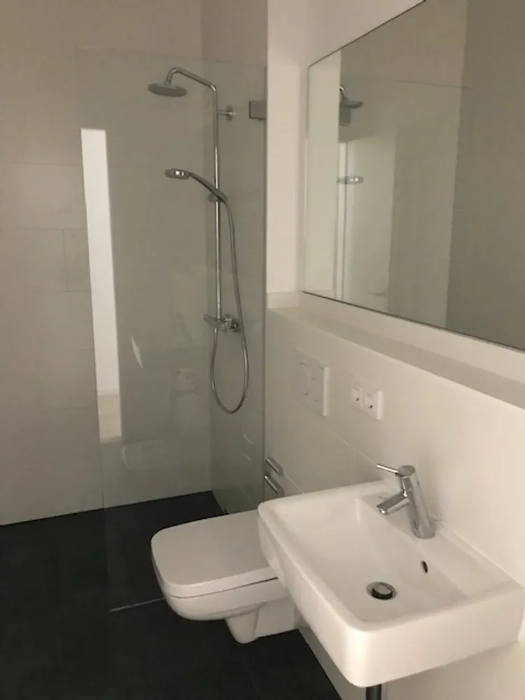 2 Zimmer Wohnung mit 81 m² in Berlin – Bild 11