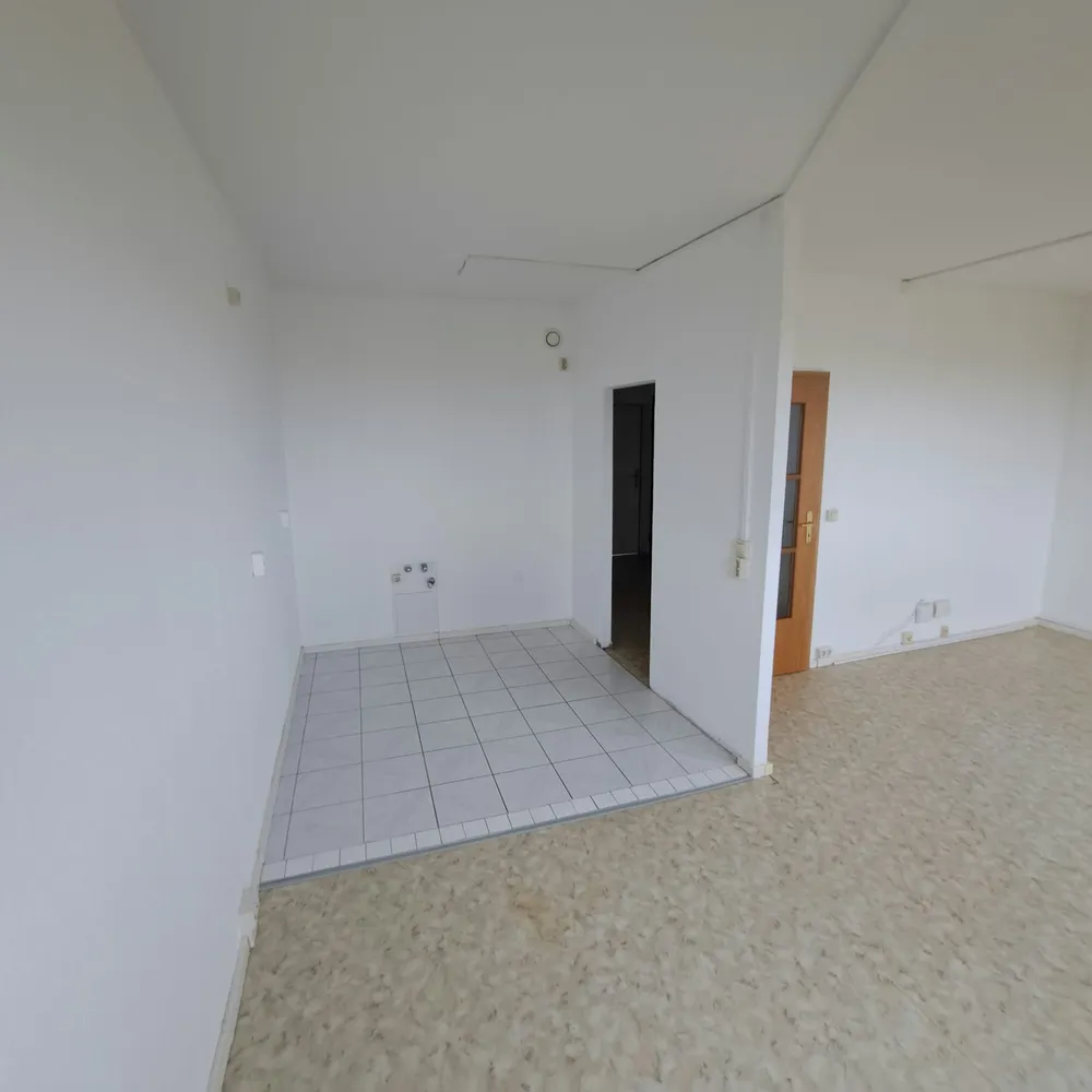 4 Zimmer Wohnung mit 67 m² in Halle (Saale) – Bild 2
