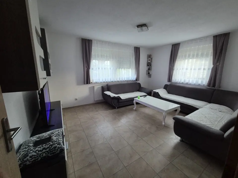 8 Zimmer Wohnung mit 220 m² in Miltenberg – Bild 1