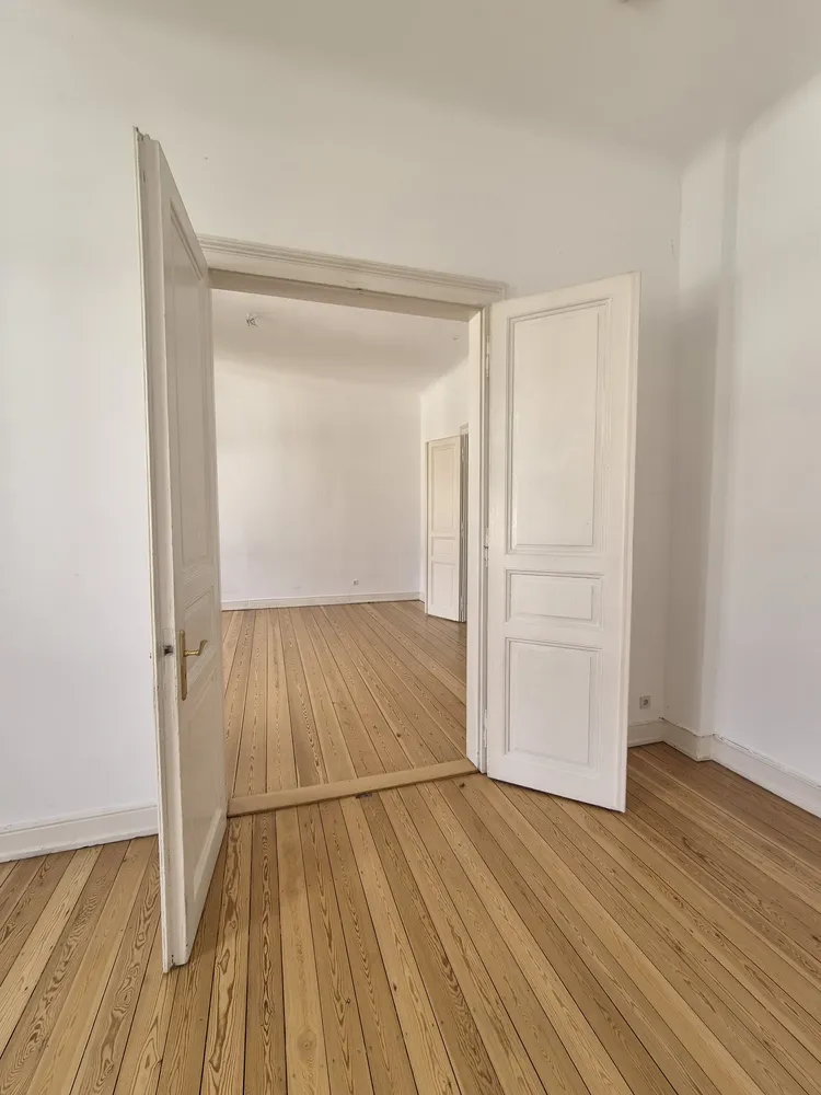 4 Zimmer Wohnung mit 140 m² in Wiesbaden – Bild 1