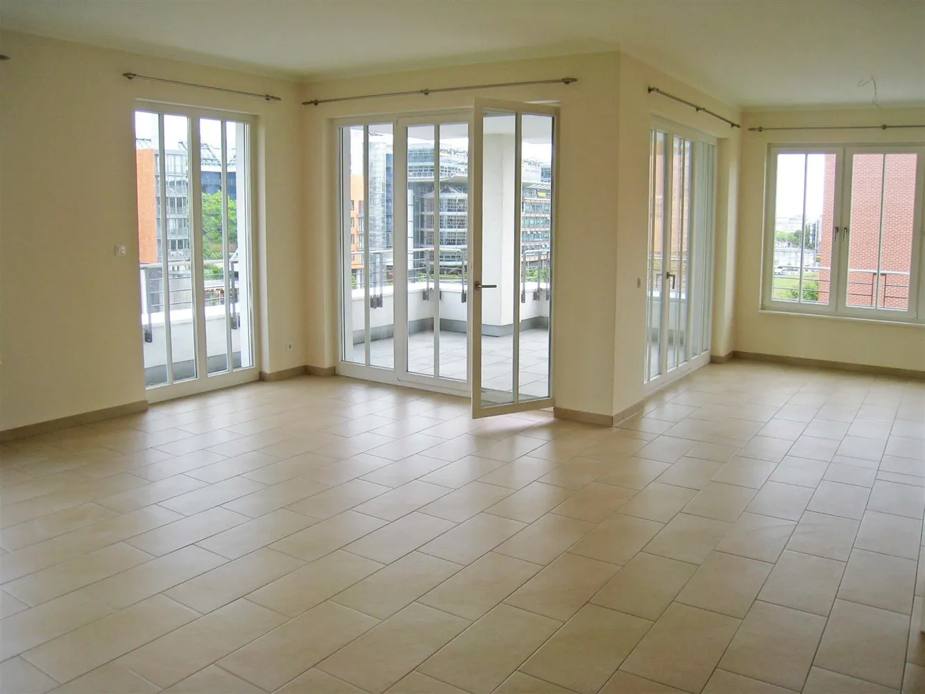 3 Zimmer Wohnung mit 136 m² in Berlin – Bild 1