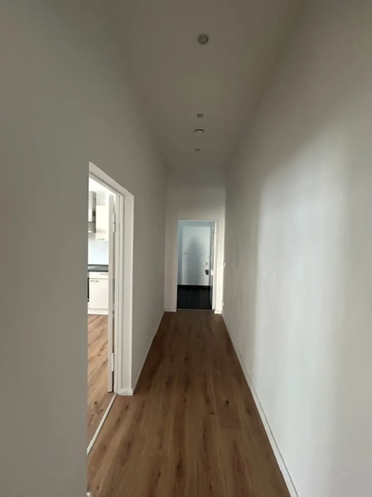2 Zimmer Wohnung mit 111 m² in Berlin – Bild 4