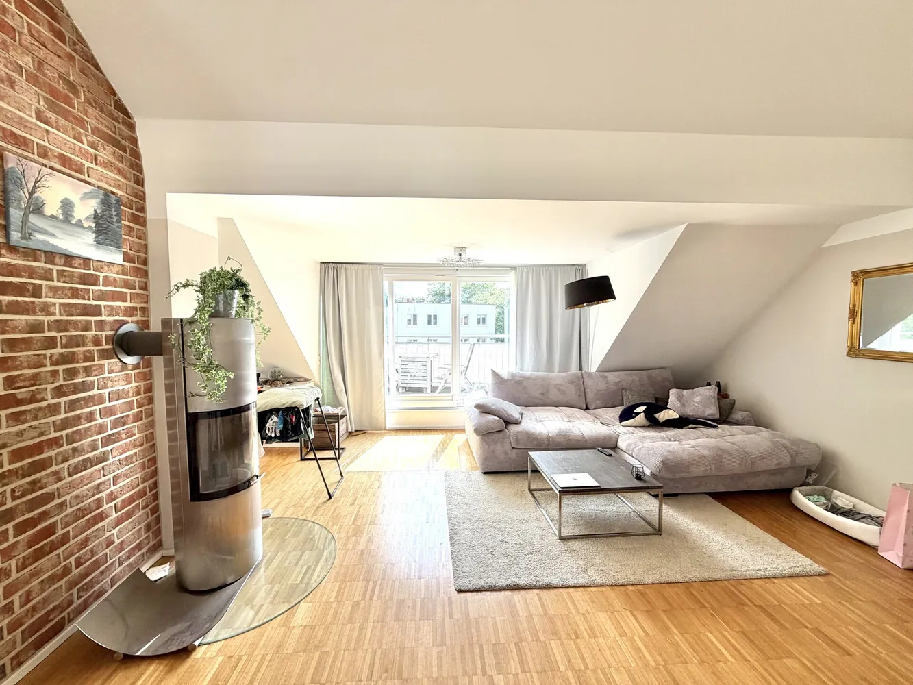 2 Zimmer Wohnung mit 76 m² in Hamburg – Bild 2