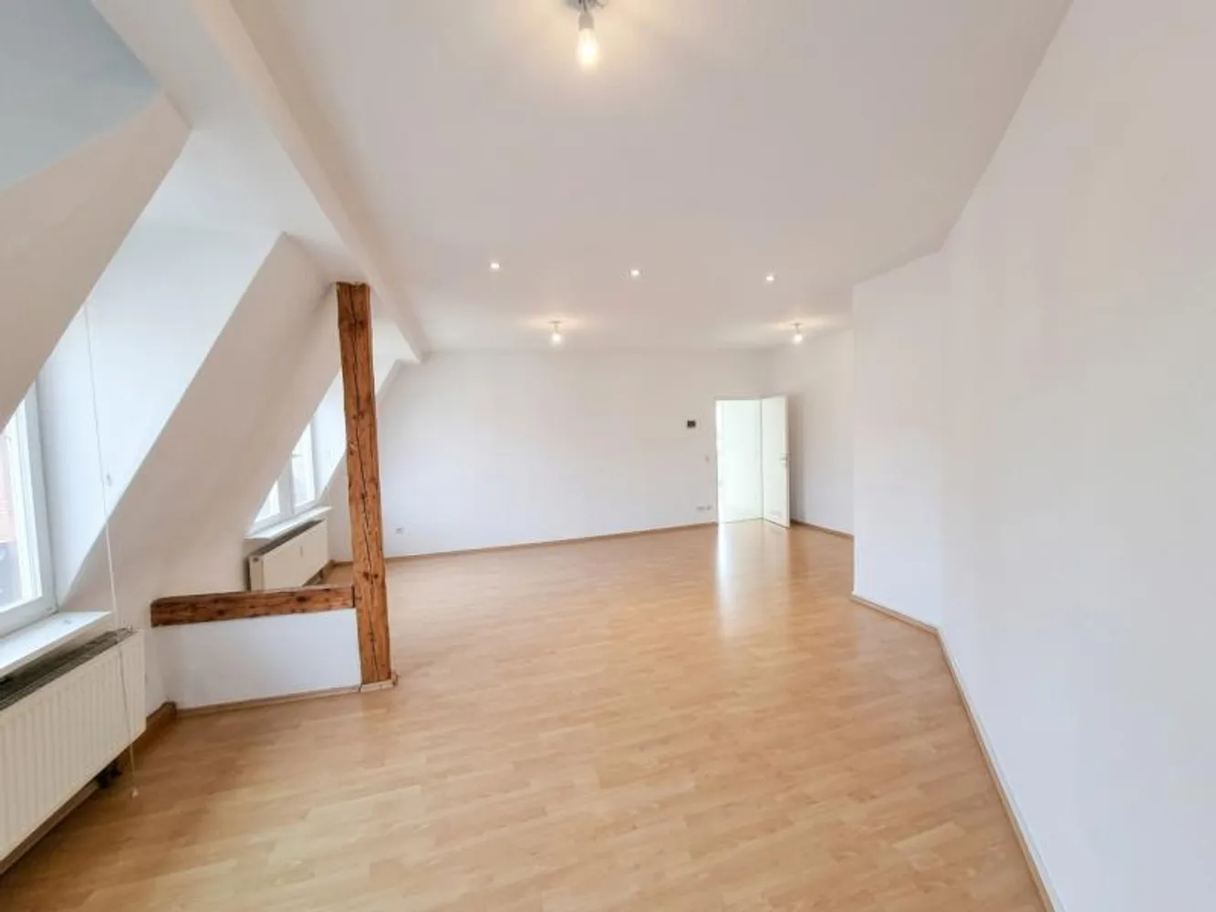 4 Zimmer Wohnung mit 108 m² in Nürnberg – Bild 2