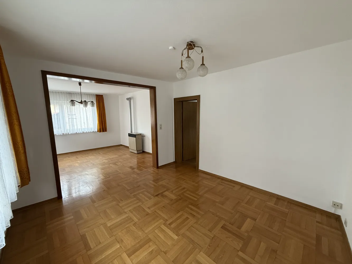 6 Zimmer Wohnung mit 142 m² in Metzingen – Bild 2
