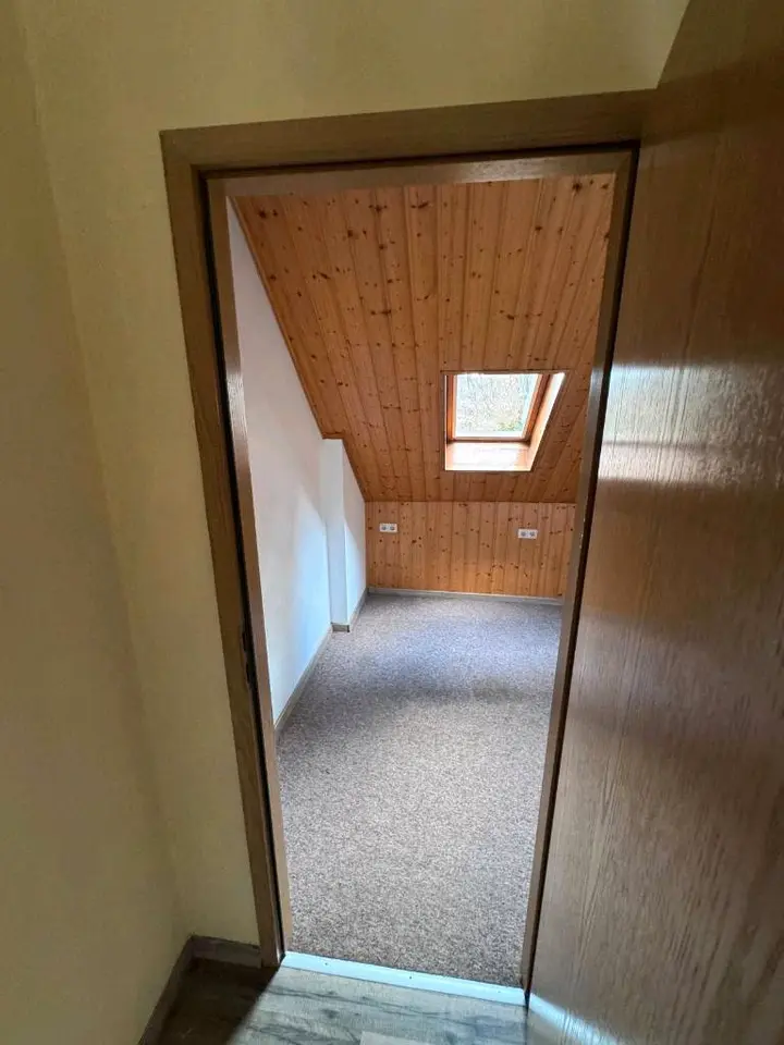 9 Zimmer Wohnung mit 107 m² in Aue-Bad Schlema – Bild 2