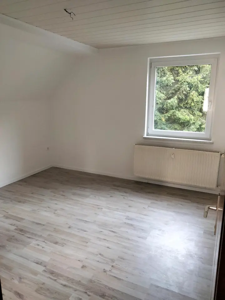 4 Zimmer Wohnung mit 110 m² in Suhl – Bild 1
